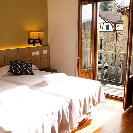Hotel Valle De Turtzioz Bagian luar foto