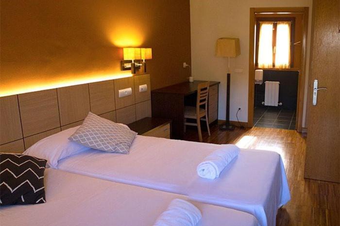 Hotel Valle De Turtzioz Bagian luar foto