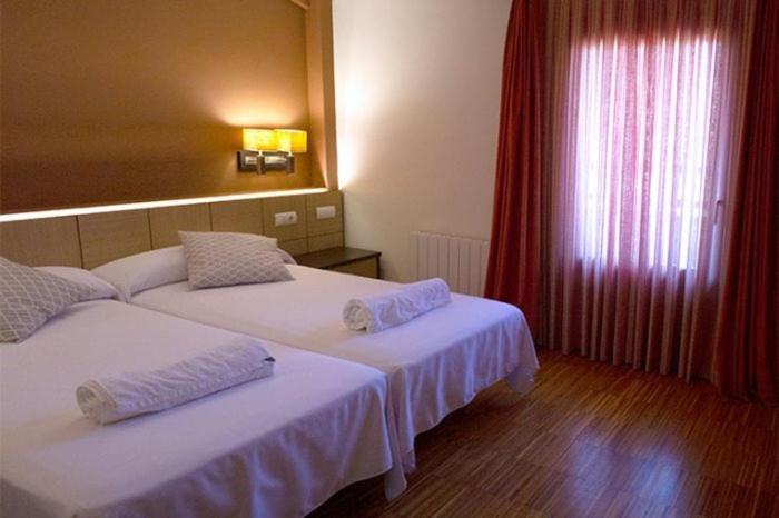 Hotel Valle De Turtzioz Bagian luar foto